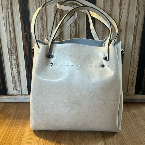 Brand New Pocketbook - Picture 2 of 10